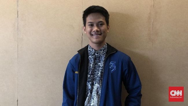 Alumni SMA Unggulan CT ARSA Foundation, Raihanda Dipa, tengah menunggu keberangkatannya ke China untuk meneruskan pendidikannya.