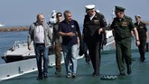 FOTO: Ziarah Putin ke Pusara Bawah Laut Presiden Rusia, Vladimir Putin, mengunjungi bangkai kapal selam ShCh-308 'Syomga' yang tenggelam terkena ranjau saat Perang Dunia II.