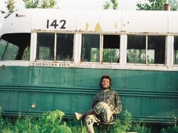 Terjebak di Dalam Bus Into The Wild, Turis Brasil Nyaris Tewas