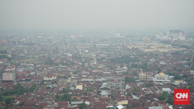 Singapura khawatir kualitas udara di negaranya bisa mencapai tingkat tidak sehat akibat kabut asap yang merupakan dampak dari karhutla di Indonesia.