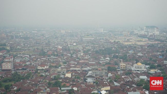 Singapura Waspada Kualitas Udara Buruk Akibat Karhutla RI Singapura khawatir kualitas udara di negaranya bisa mencapai tingkat tidak sehat akibat kabut asap yang merupakan dampak dari karhutla di Indonesia.