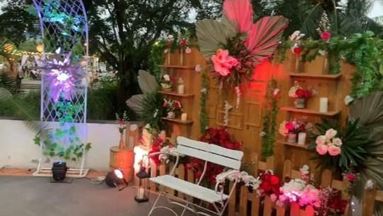 Mengintip Suasana Pertunangan Roger Danuarta dan Cut Meyriska Cut Meyriska dan Roger Danuarta resmi bertunangan hari ini, Minggu (28/7), di D'Banquet Pantai Mutiara, Jakrta Utara. Berikut suasana pertuangan mereka.