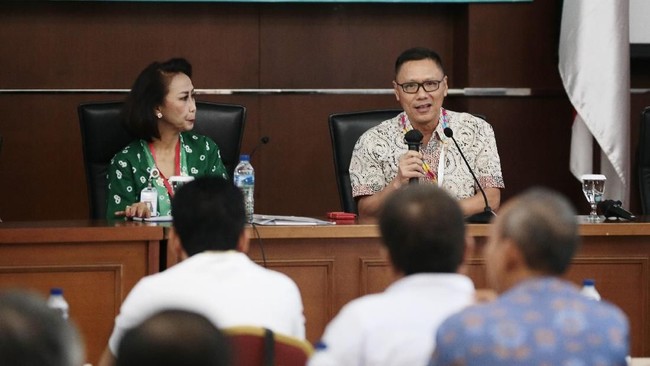 Dua dari ratusan peserta calon pimpinan (capim) KPK mengungkapkan sama-sama merasa kesulitan ketika harus cepat menjawab pertanyaan di tes psikologi hari ini.