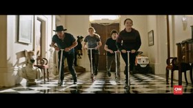 VIDEO: Emma Stone Bertahan Hidup di 'Zombieland 2'