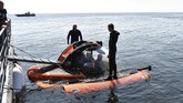 FOTO: Ziarah Putin ke Pusara Bawah Laut Presiden Rusia, Vladimir Putin, mengunjungi bangkai kapal selam ShCh-308 'Syomga' yang tenggelam terkena ranjau saat Perang Dunia II.