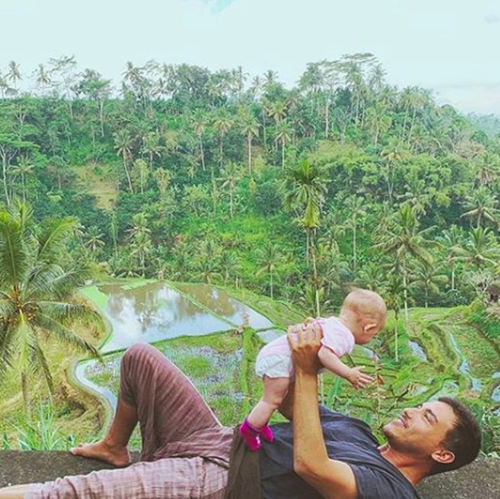 <p>Meski tak menunjukkan wajah Zalina secara jelas, namun berbagai momen yang dia habiskan bersama Zalina cukup <em>memorable</em> untuk dikenang hingga masa tua. (Foto: Instagram @hamishdw)</p>