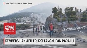 VIDEO: Pembersihan Abu Erupsi Tangkuban Parahu