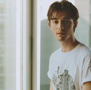 Lirik Lagu Home Is in Your Eyes - Greyson Chance