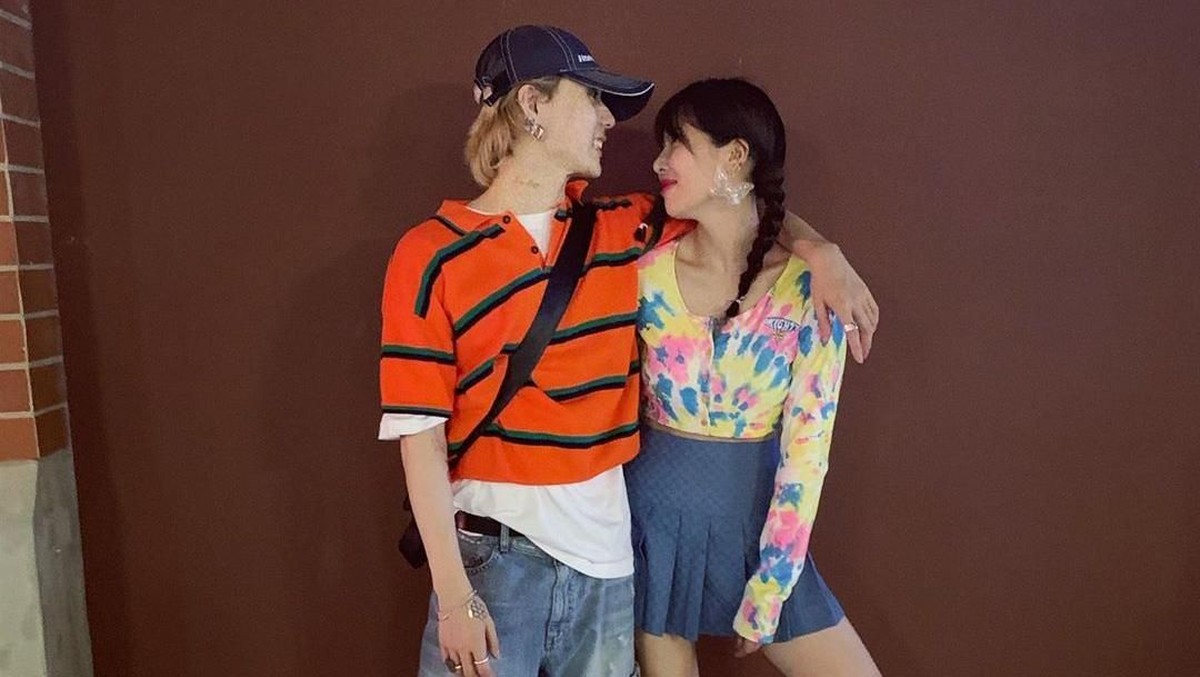 Pasanan HyunA dan Hyojong&comma; atau lebih dikenal dengan E'dawn&comma; sedang berlibur di Bangkok&comma; Thailand&period; Berikut potret kemesraan mereka&period;