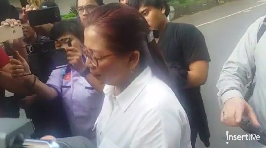 Ibunda Kriss Hatta, Suratinah bungkam saat ditanya rencana mempolisikan Hilda Vitria.