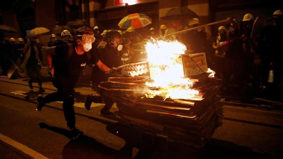 FOTO: Bara Demonstrasi Hong Kong Terus Menyala