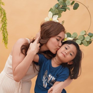 Bikin Kartu Identitas Anak, Ayu Ting Ting Tak Cantumkan Nama Enji