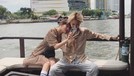 Mesranya Liburan HyunA dan E'dawn di Bangkok Pasanan HyunA dan Hyojong, atau lebih dikenal dengan E'dawn, sedang berlibur di Bangkok, Thailand. Berikut potret kemesraan mereka.