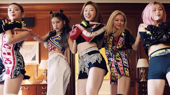 Girlband ITZY mengonfirmasi rencana mereka comeback lewat sebuah foto teaser pada Selasa (18/2) malam.