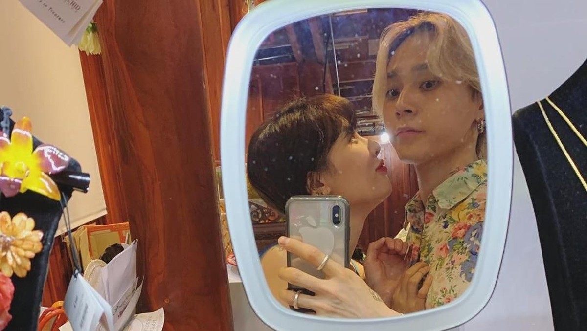 Pasanan HyunA dan Hyojong&comma; atau lebih dikenal dengan E'dawn&comma; sedang berlibur di Bangkok&comma; Thailand&period; Berikut potret kemesraan mereka&period;