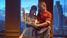 Mesranya Liburan HyunA dan E'dawn di Bangkok Pasanan HyunA dan Hyojong, atau lebih dikenal dengan E'dawn, sedang berlibur di Bangkok, Thailand. Berikut potret kemesraan mereka.