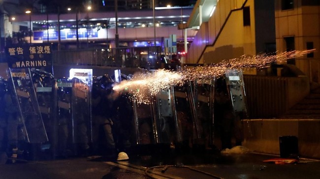FOTO: Bara Demonstrasi Hong Kong Terus Menyala
