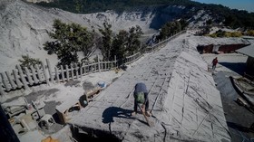 BNPB Minta Warga Sekitar Tangkuban Parahu Tenang Usai Erupsi