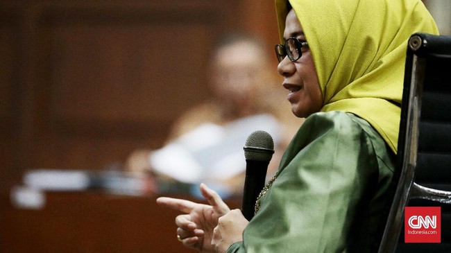 Pengusaha Samin Tan didakwa memberi suap Rp5 M kepada politikus Golkar Eni Maulani Saragih terkait proyek di Kalteng.
