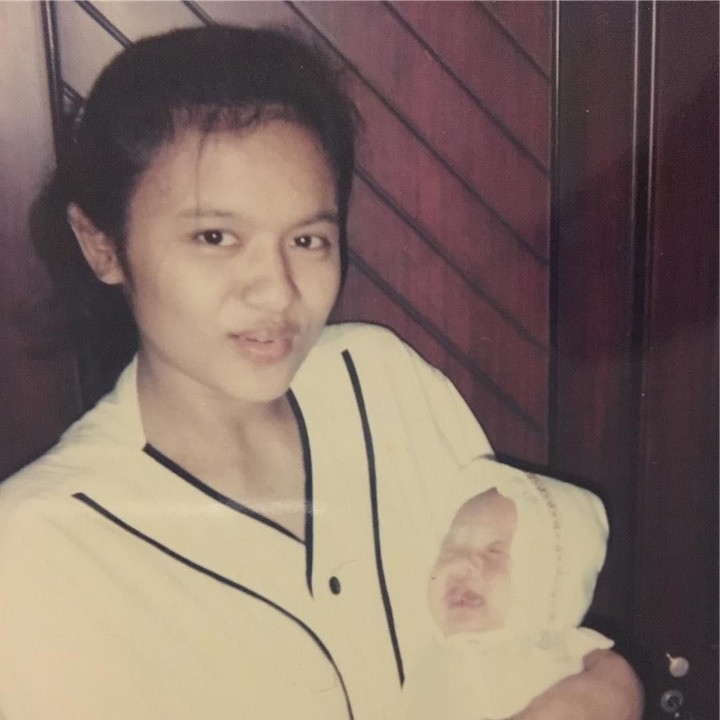 Melati Daeva Oktavianti lahir pada 26 Oktober 1994, dari pasangan Daud Sunandar dan Eva Muzalivah. Sang ayah diketahui sangat menyukai bulutangkis. (Foto: Instagram @melatidaeva)