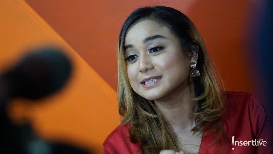 Keinginan Juwita Bahar untuk mencoba peran baru dalam berakting.