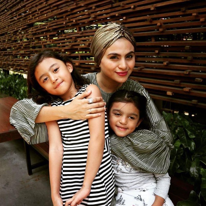 <p>Kedua anak Asha Shara bernama Salima Attiyah dan Samara Aqila. Sama-sama cantik seperti bundanya ya. (Foto: Instagram @ashasyara)</p>
