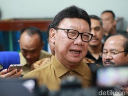 Tjahjo Kumolo ke PNS: Pakai Cadar Boleh, Masuk Kantor Lepas!