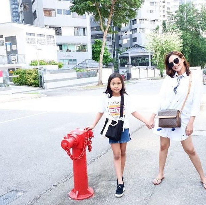 <p>Masayu juga kerap quality time bersama putrinya dengan jalan-jalan ke luar negeri lho. (Foto: Instagram @masayuanastasia)</p>