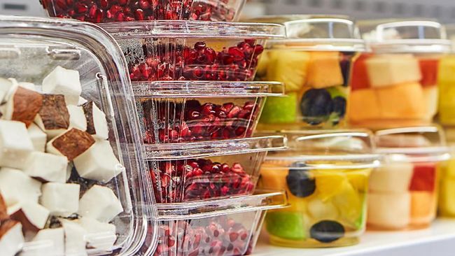 Di balik kepraktisannya, ada temuan yang cukup mengkhawatirkan. Paparan bahan kimia plastik disebut bisa picu kelahiran prematur dan kematian bayi.