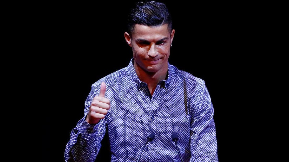 FOTO: Senyum Ronaldo Bersama Bos Real Madrid