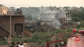 VIDEO: Pesawat Militer Jatuh di Pakistan, 17 Orang Tewas