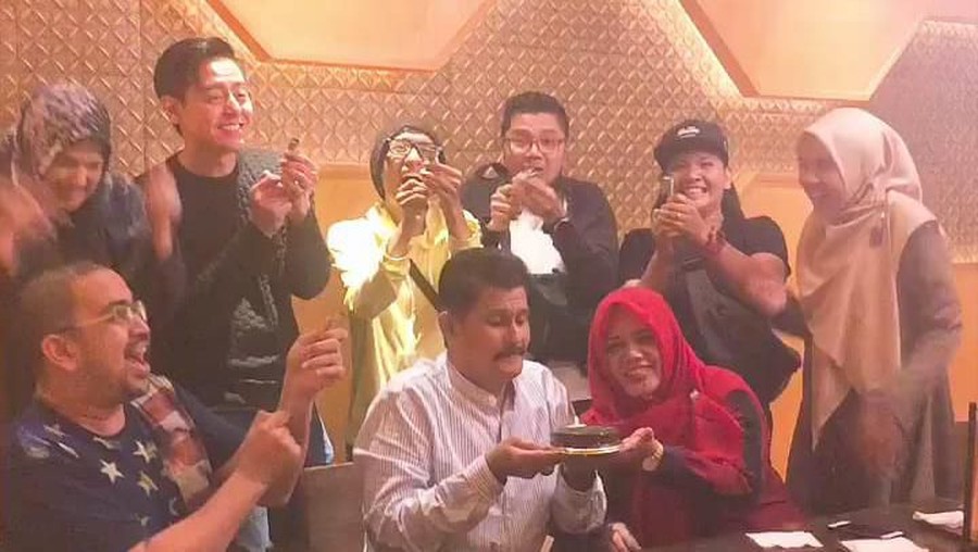 Sempat beredar kabar bahwa ayah Cut Meyriska, Suryadi, tidak merestui hubungan putrinya dengan Roger Danuarta.