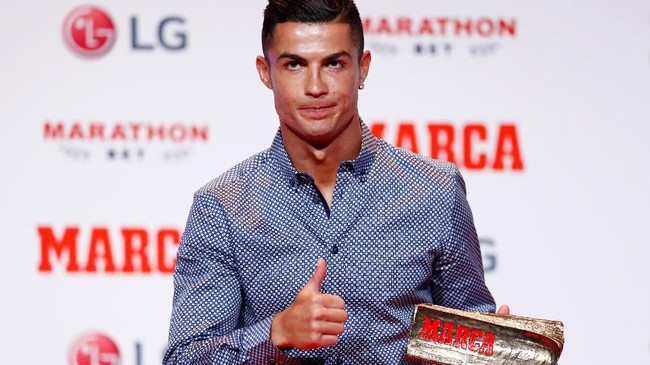 FOTO: Senyum Ronaldo Bersama Bos Real Madrid