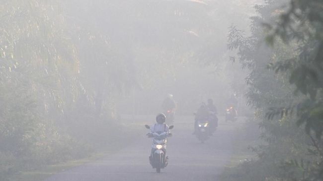 Singapura Pantau Karhutla Indonesia, Waspada Kabut Asap Karhutla di Indonesia membuat pemerintah Singapura mulai waspada dan menerbitkan peringatan bakal diterpa kabut asap pada pekan ini.