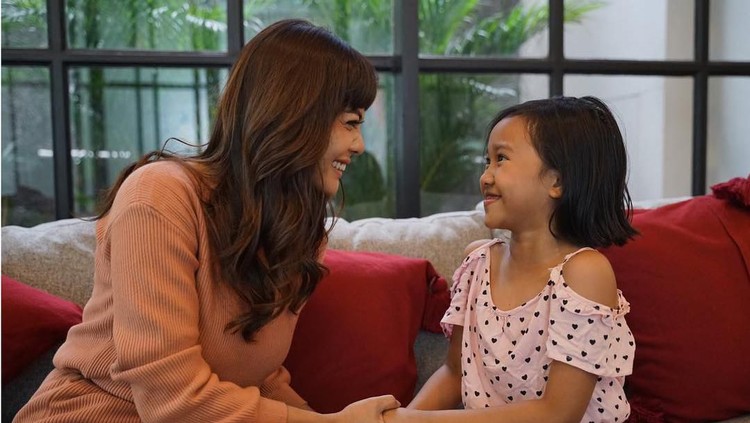 Tengah sibuk syuting, Masayu Anastasia punya cara sendiri untuk melepaskan rindu pada anaknya.