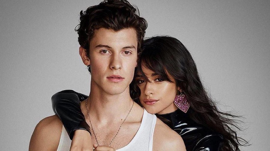 Camila Cabello kembali tertangkap kamera tengah bermesraan dengan Shawn Mendes di salah satu pantai di Florida, Amerika Serikat.