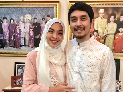 7 Potret Keharmonisan Tika Bravani dan Dimas Aditya
