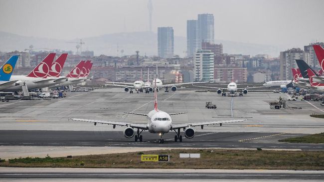 Bandara Istanbul di Turki menjadi yang paling dicintai pelancong berdasarkan jajak pendapat Majalah Travel+Leisure, mengkudeta Bandara Changi Singapura.