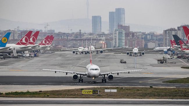 Bandara Istanbul Tutup Gara-gara Badai Salju