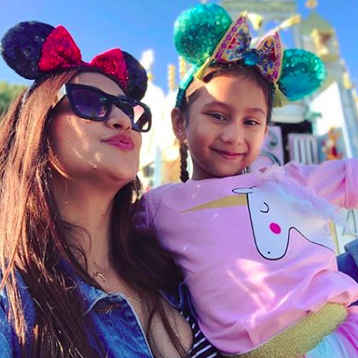 <p>Sedangkan Calyca, putri keduanya sering muncul di akun Instagram model berusia 37 tahun itu. (Foto: Instagram @raazharita)</p>