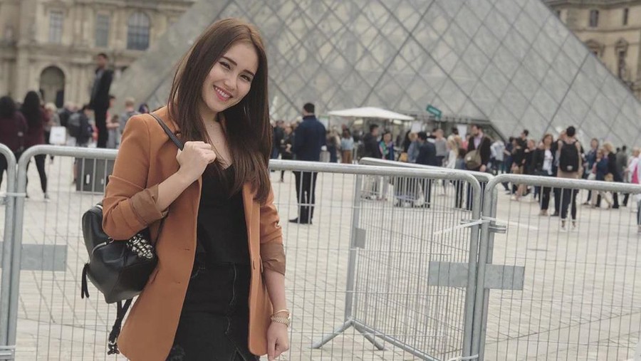 Ayu Ting Ting memberikan penjelasan mengenai hubungannya dengan sang mantan kekasih. 