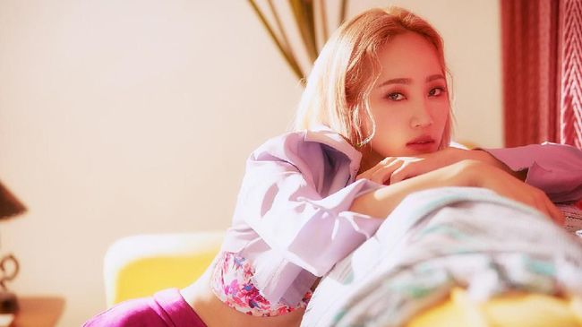 Saluran televisi korea menyatakan single terbaru penyanyi Korea Selatan Park Ye-un alias HA:TFELT, 'Happy Now', tak lolos sensor.