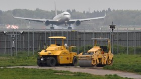 Pesawat Kargo Mendarat Darurat, Landasan Pacu Bandara Narita Ditutup