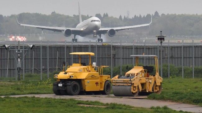 Insiden Mendarat Darurat Pesawat Kargo Lumpuhkan Bandara Narita, Landasan Pacu Ditutup