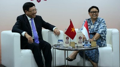 Batas maritim Zona Ekonomi Ekslusif (ZEE) antara Indonesia dan Vietnam saat ini tumpang tindih dan kerap menjadi sengketa.