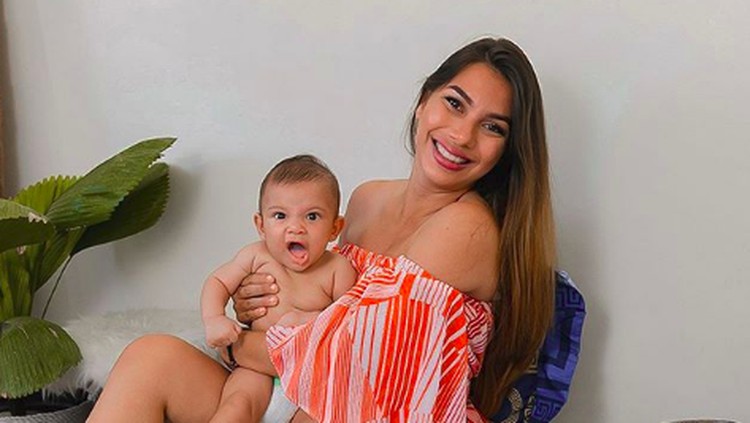 YouTuber kesehatan dan kebugaran, Yulia Baltschun berbagi cerita tentang bayinya yang meninggal mendadak.