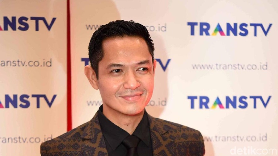 Semalam, ada kemeriahan HUT Insert ke-16. Inilah parade artis yang turut meramaikan acara tersebut.