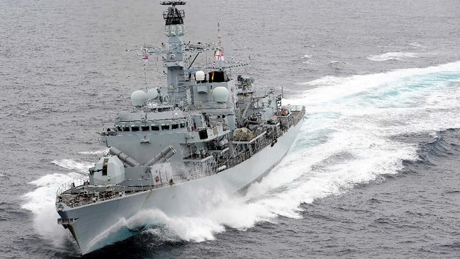 Komandan kapal perang Inggris HMS Montrose mengatakan armadanya telah 'berinteraksi dengan pasukan Iran' hingga 85 kali selama 27 hari patroli di Selat Hormuz.