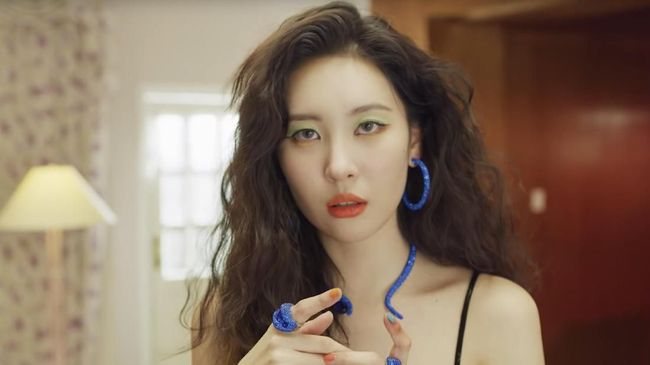 Sunmi merilis lagu terbaru Lalalay pada Selasa (27/8). Selang beberapa jam saja, lagu itu telah merebut posisi jawara di sejumlah tangga lagu realtime Korea.