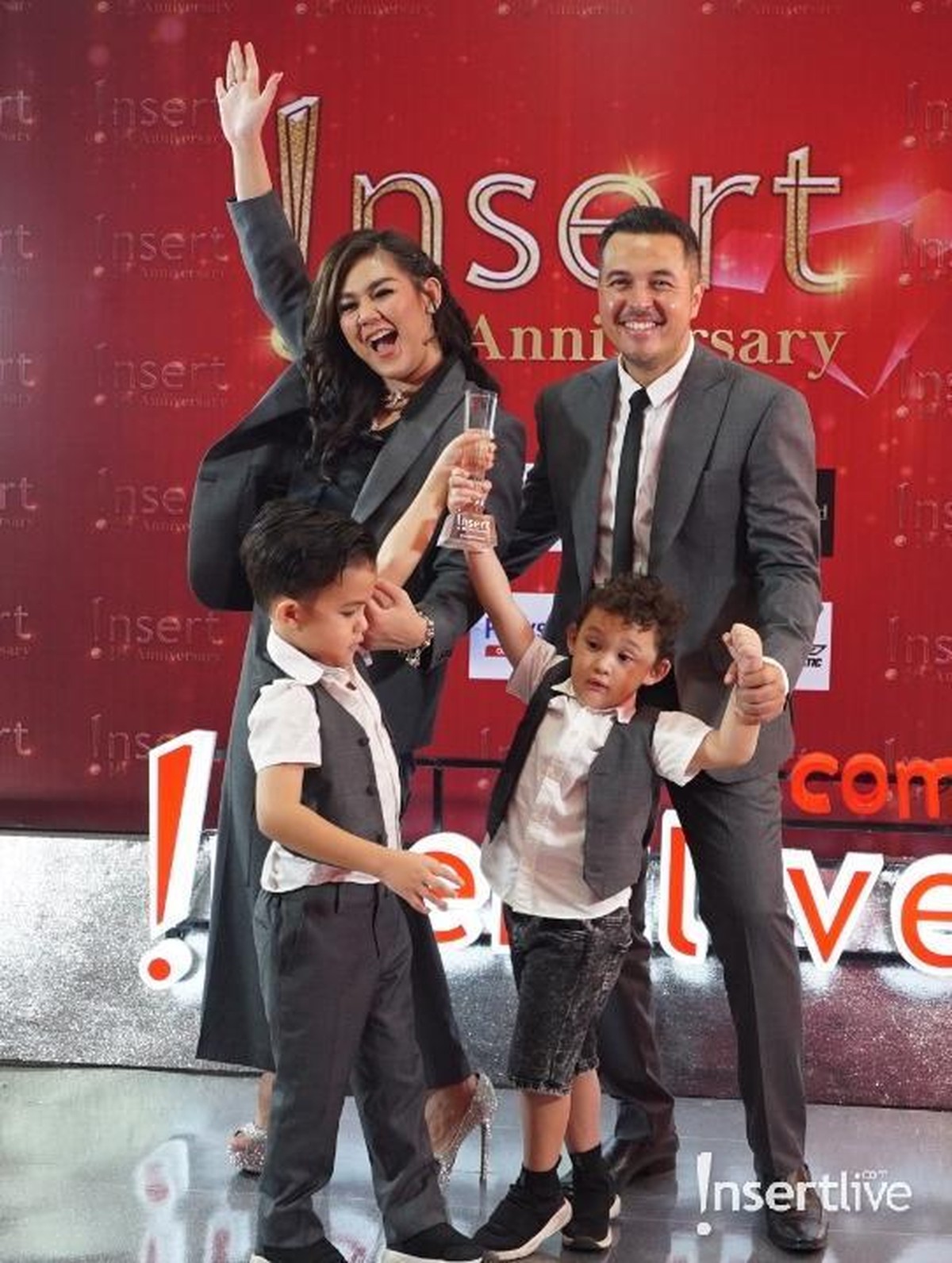 Gaya dan tema unik yang dipilih oleh para tamu undangan di acara HUT Insert yang ke-16&period;